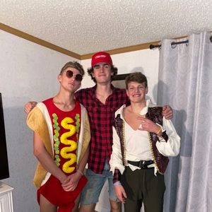 Meet your Posher, Evin